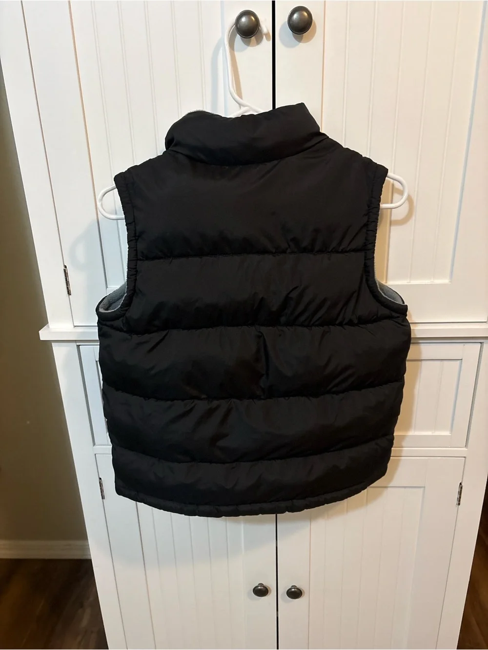 Old Navy Kids Black Puffer Vest Size Medium Cold Weather Gropcore Layering